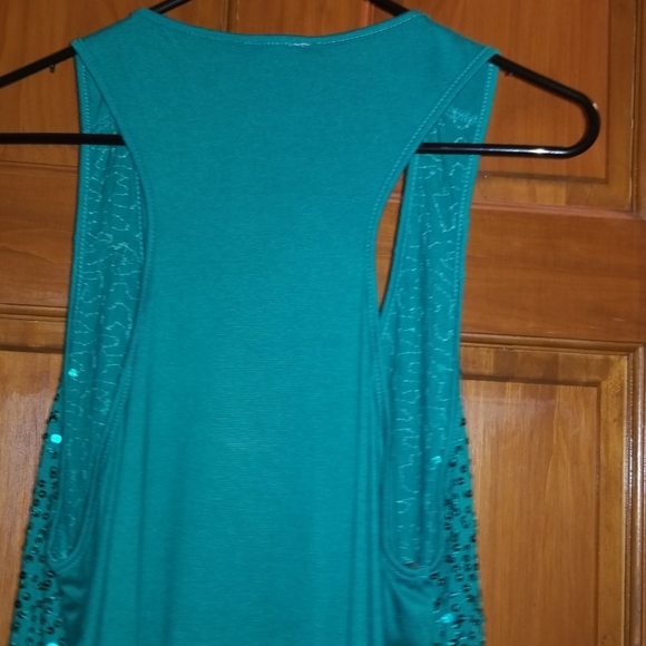 Green sequines sleeveless top - Picture 5 of 5